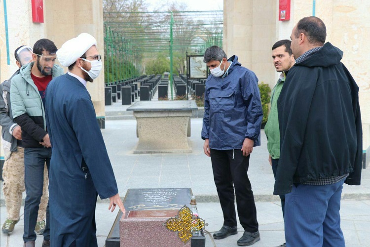 عکس| عملیات ضدعفونی آرامستان همدان از سوی گروه جهادی شهید میرزامحمد سلگی