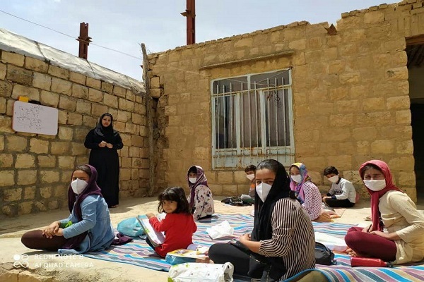 تشکیل کلاس&zwnj;&zwnj;های دانش&lrm;آموزان روستایی و عشایری لرستان در فضای باز