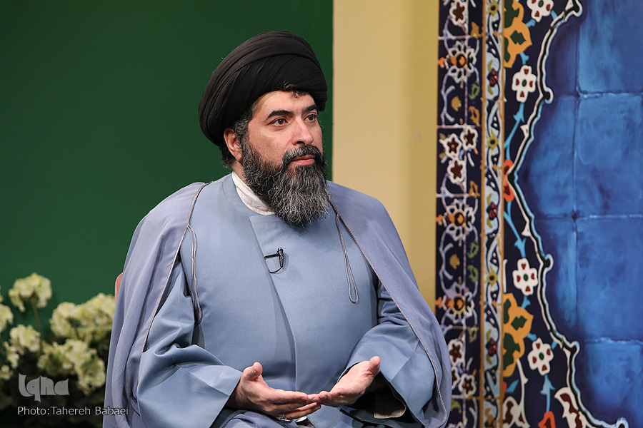 خادمیان: نقل حکایات جای آیات و روایات را گرفته‌اند / جنتی: شخصیت مداح را تخریب نکنید