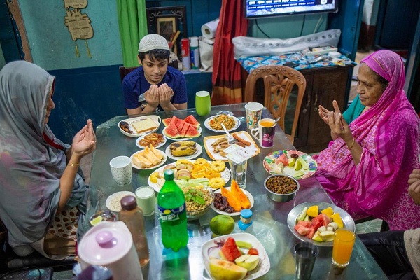 انجام اعمال ماه رمضان با وجود کرونا+ گزارش تصویری