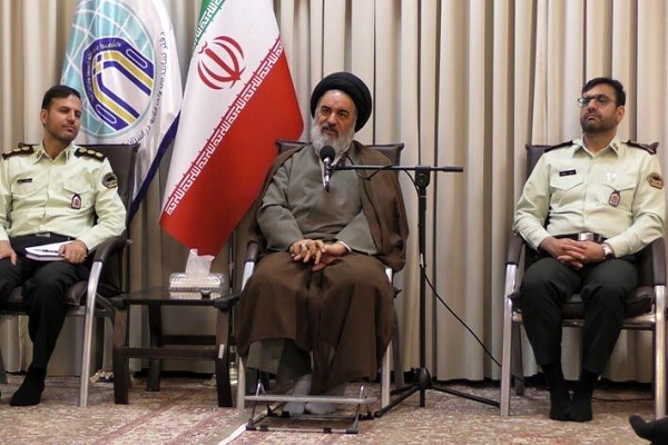 تقویت روحیه دینی و اعتقادی مردم درمان&zwnj; ناهنجاری&zwnj;های اجتماعی است