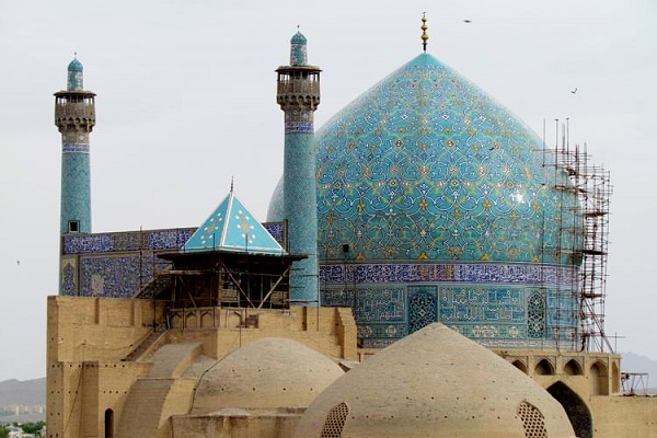 گنبد مسجد امام از حصارها خارج می&zwnj;شود