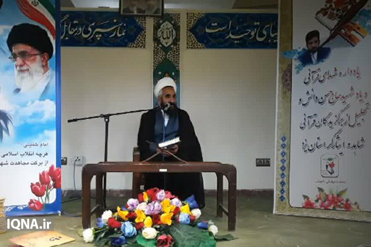 برگزیدگان قرآنی شاهد و ایثارگر در یزد تجلیل شدند