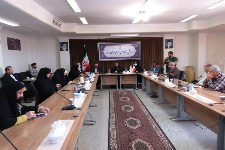 نشان طلایی جایزه ادبی &laquo;اوراسیا&raquo; در دستان نویسنده همدانی