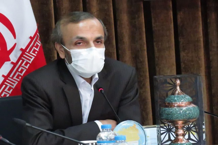 نشان طلایی جایزه ادبی &laquo;اوراسیا&raquo; در دستان نویسنده همدانی