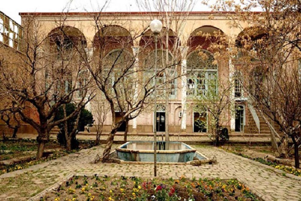 دام سودجویان برای مردم در فروش املاک اوقافی