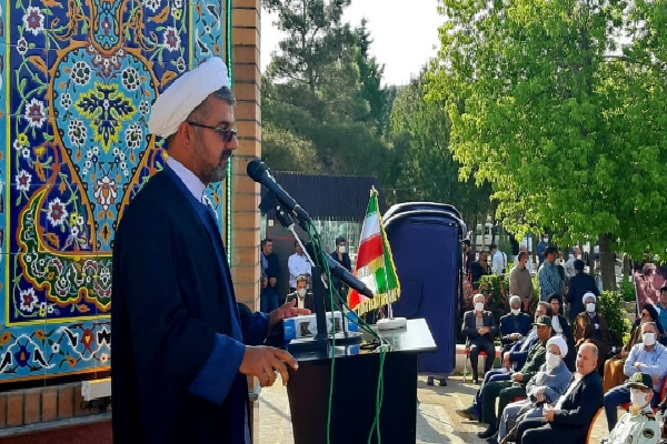 حکاکی نام ۱۴معصوم بر طاق&zwnj;های داخل گنبد مرقد حجت الاسلام والمسلمین