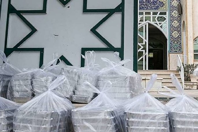 توزیع غذای گرم در مرکز افق زیارتگاه و مسجد صاحب‌الزمان(عج)