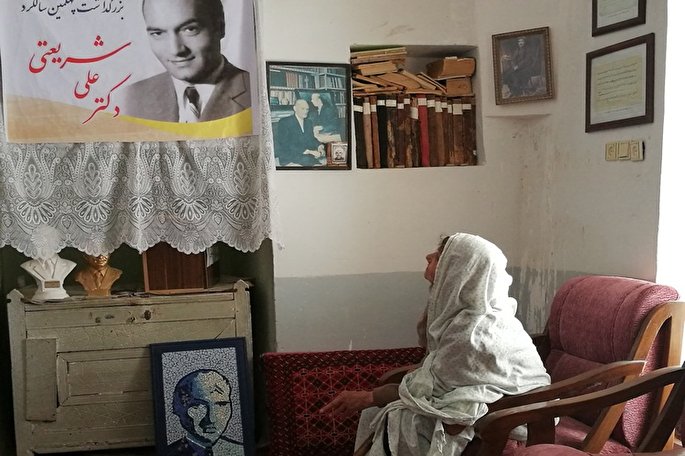 علی شریعتی به علی(ع) عشق می‌ورزید