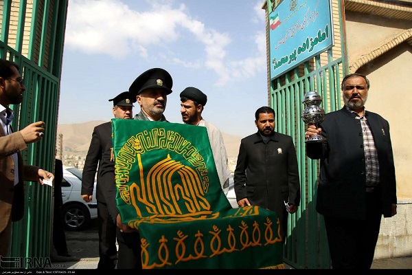 کاروان زیر سایه خورشید