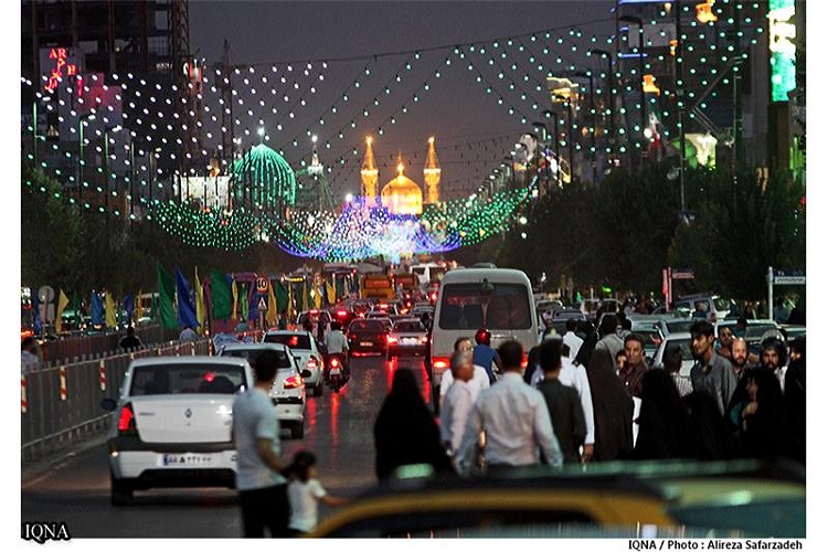 نورافشانی و اجرای سرود در آستانه ولادت امام رضا(ع)