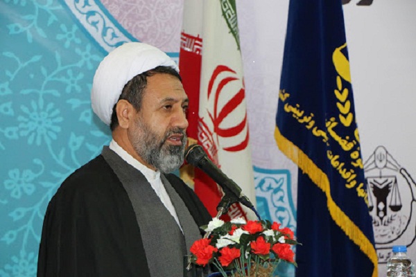 امام رضا(ع) توانست امامت را همچنان مقدس نگه دارد