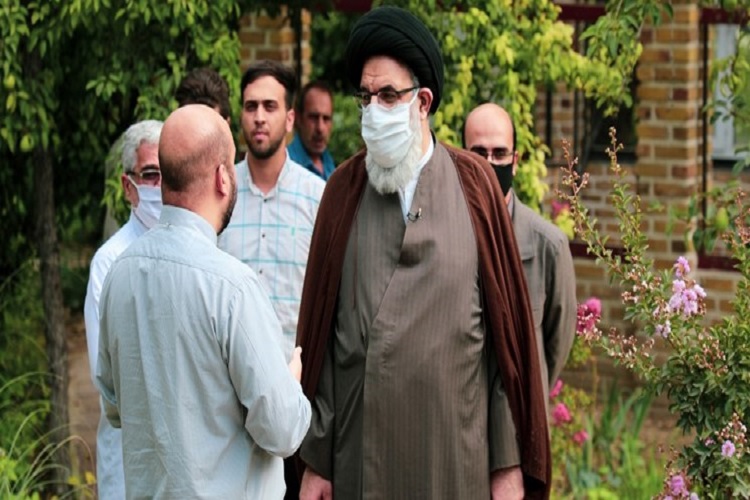 هنرمند اگر از جامعه فاصله داشته باشد هنرمند نیست
