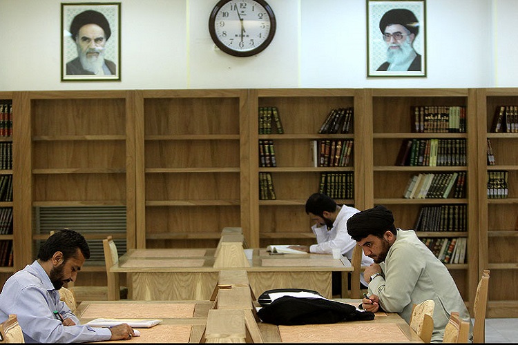مدرسه آیت&zwnj;الله حائری یزدی در شهر قم طلبه می&zwnj;پذیرد