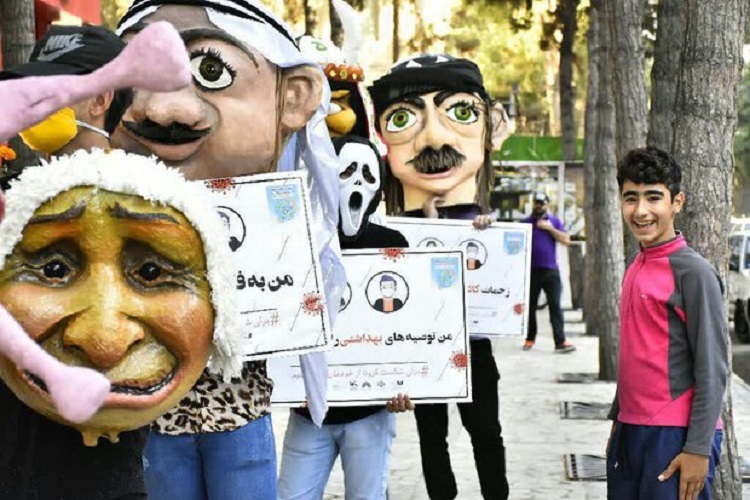 اجرای تئاتر خیابانی با شعار «من، تو، ما، زندگی و کرونا»