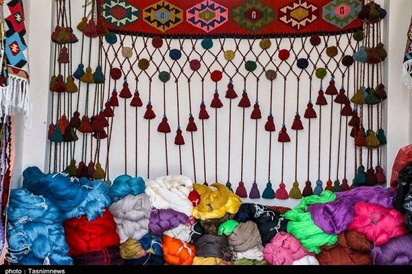 خانواده&zwnj;های شهدای اردبیل در حوزه کارآفرینی صنایع دستی حمایت می&zwnj;شوند