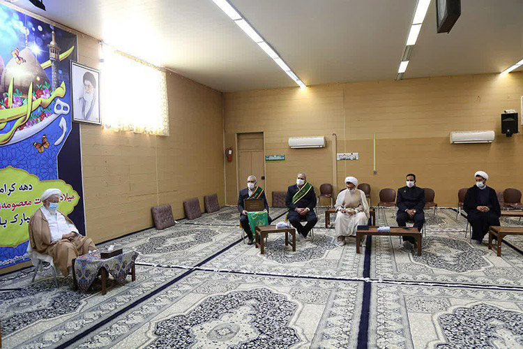 دیدار خدام آستان مقدس حضرت معصومه (س) با امام جمعه یزد