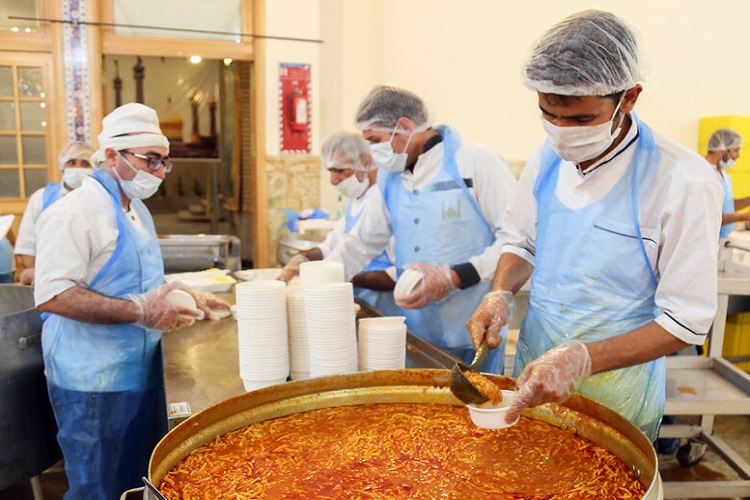 طبخ و توزیع روزانه ۶ هزار پرس غذا بین نیازمندان طبخ و توزیع روزانه ۶ هزار پرس غذا بین نیازمندان