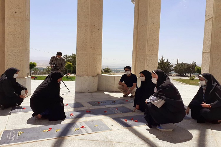 ادای احترام خبرنگاران تویسرکان به شهدای گمنام