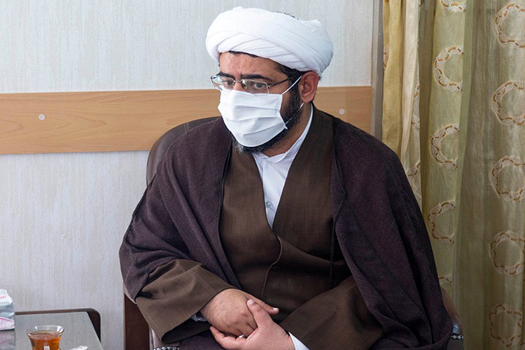 جلسات خانگی قرآن در جامعه افزایش یابد