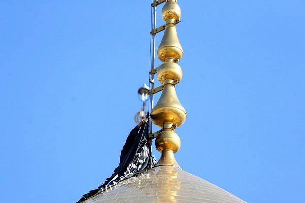پرچم گنبد مطهر حرم حضرت معصومه(س) تعویض می&zwnj;شود