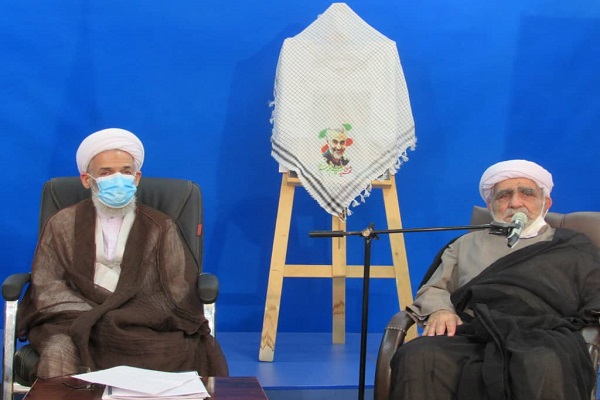 متولیان فرهنگی و مسئولان کتاب &laquo;فیضیه تا الرشید&raquo; را بخوانند