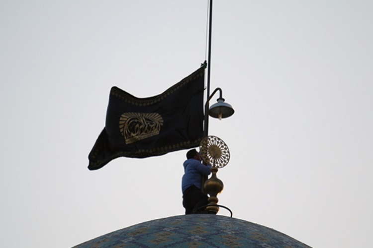 آیین تعویض پرچم گنبد آستان مقدس امامزادگان محمد و سکینه خاتون برگزار می&zwnj;شود
