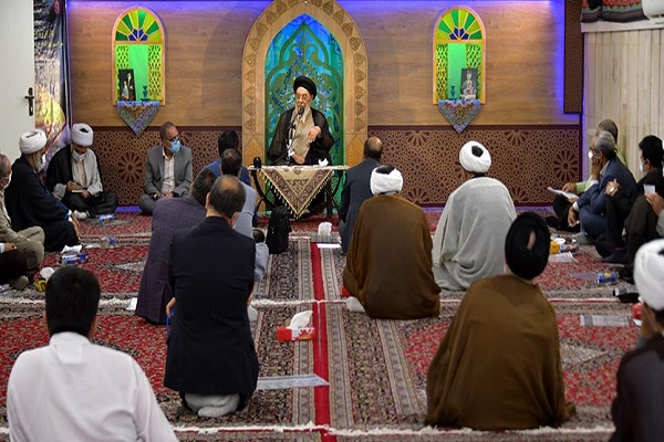 صدمه زدن عمدی به خود در مسیر امام حسین(ع) مورد تأیید نیست