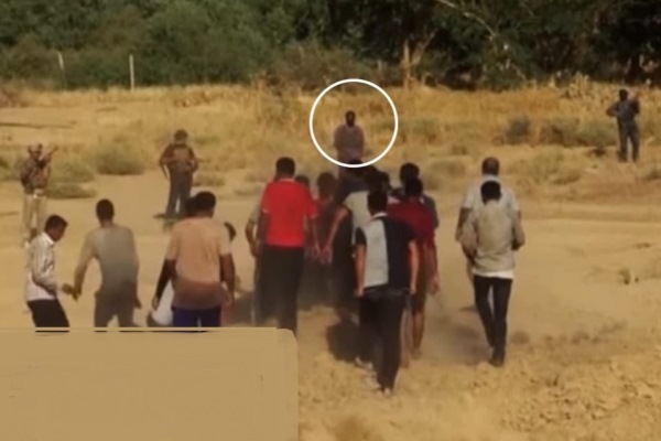 آماده// بازداشت یکی از تروریستهای مجری جنایت اسپایکر در عراق آماده// بازداشت یکی از تروریستهای مجری جنایت اسپایکر در عراق