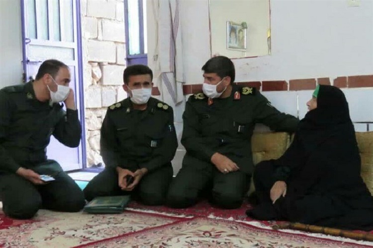 دیدار فرمانده سپاه فتح کهگیلویهوبویراحمد با خانواده 2 شهید دیدار فرمانده سپاه فتح کهگیلویهوبویراحمد با خانواده 2 شهید