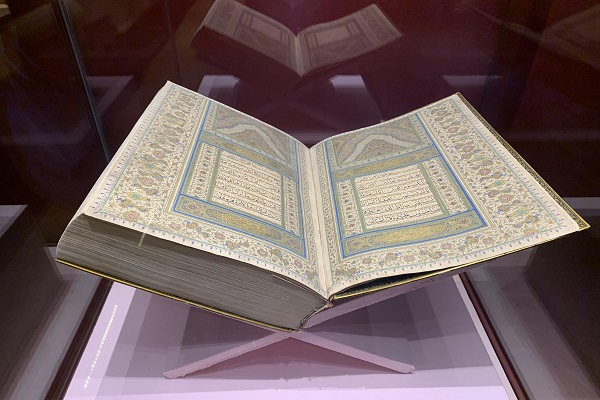 خودنمایی نسخه کمیاب قرآن کریم در موزه «غردقه» مصر / گزارش