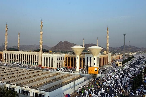 مسجد «نمره» در عرفات آماده پذیرش زائران خانه خدا شد