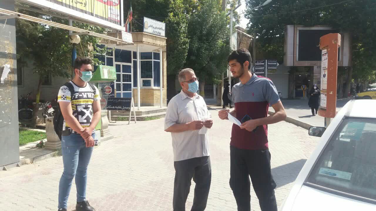 توزیع ماسک رایگان به همت خبرنگاران ملایری