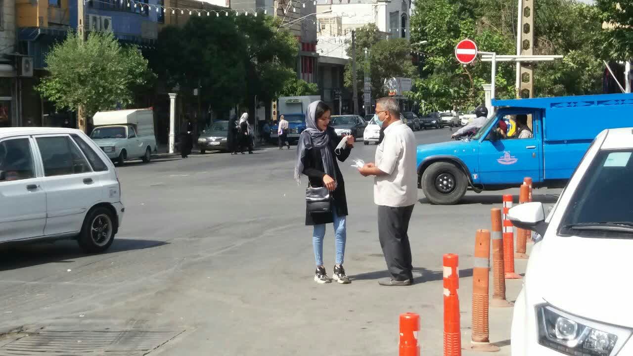 توزیع ماسک رایگان به همت خبرنگاران ملایری