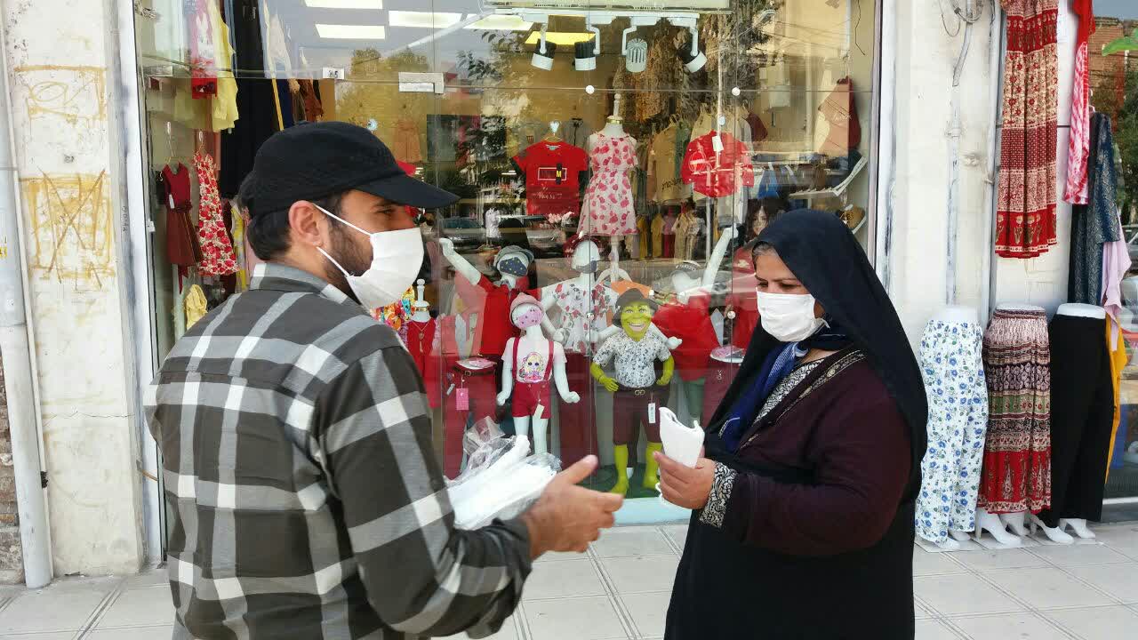 توزیع ماسک رایگان به همت خبرنگاران ملایری