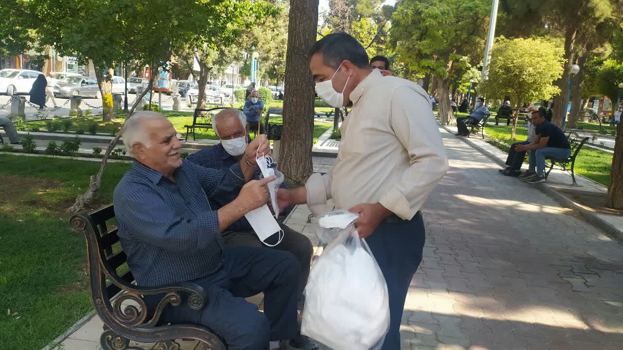 توزیع ماسک رایگان به همت خبرنگاران ملایری