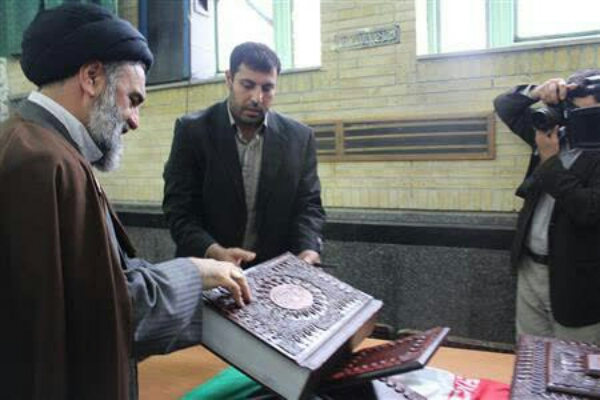 دومین قرآن کتابت شده به عشق سردار سلیمانی به قلم دانشجوی همدانی