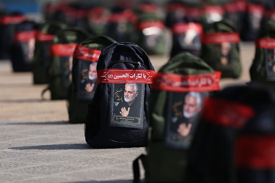 نهضت کمک مومنانه و توزیع لوازم التحریر بین دانش‌آموزان نیازمند قزوینی