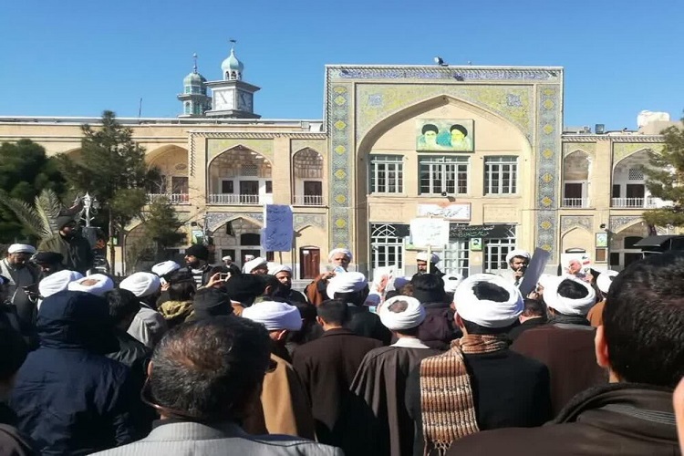برپایی تجمع طلاب و اساتید حوزه علمیه در حرم حضرت معصومه(س)