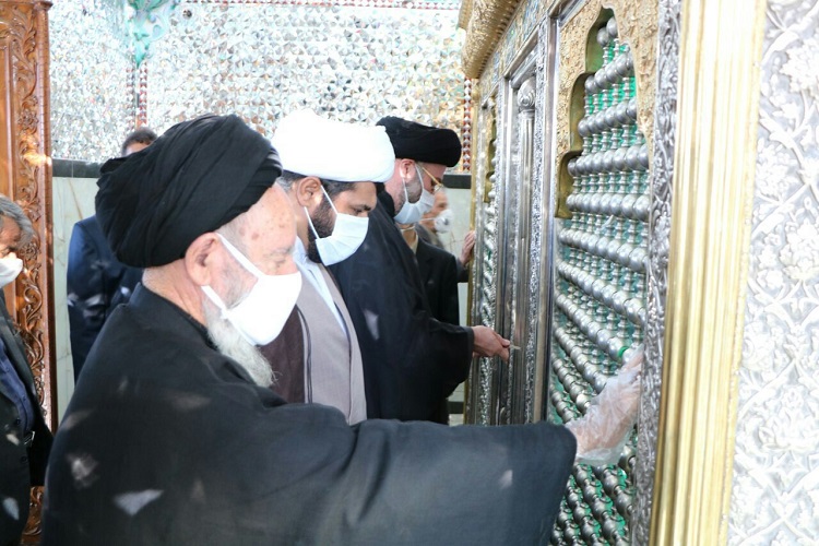عکس | غبارروبی امامزاده سید ابراهیم(ع) زنجان