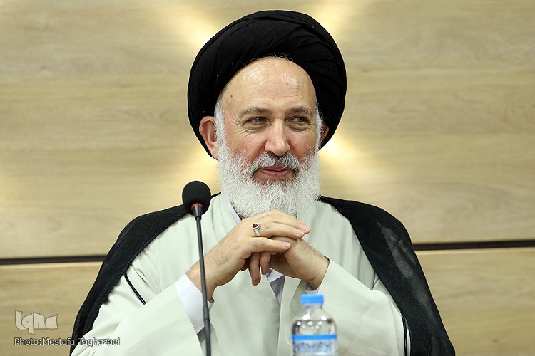 ایازی: اجازه انتخاب آزادانه حجاب را به بانوان بدهیم/ جهل به حکم حجاب در جامعه ایران پذیرفته نیست