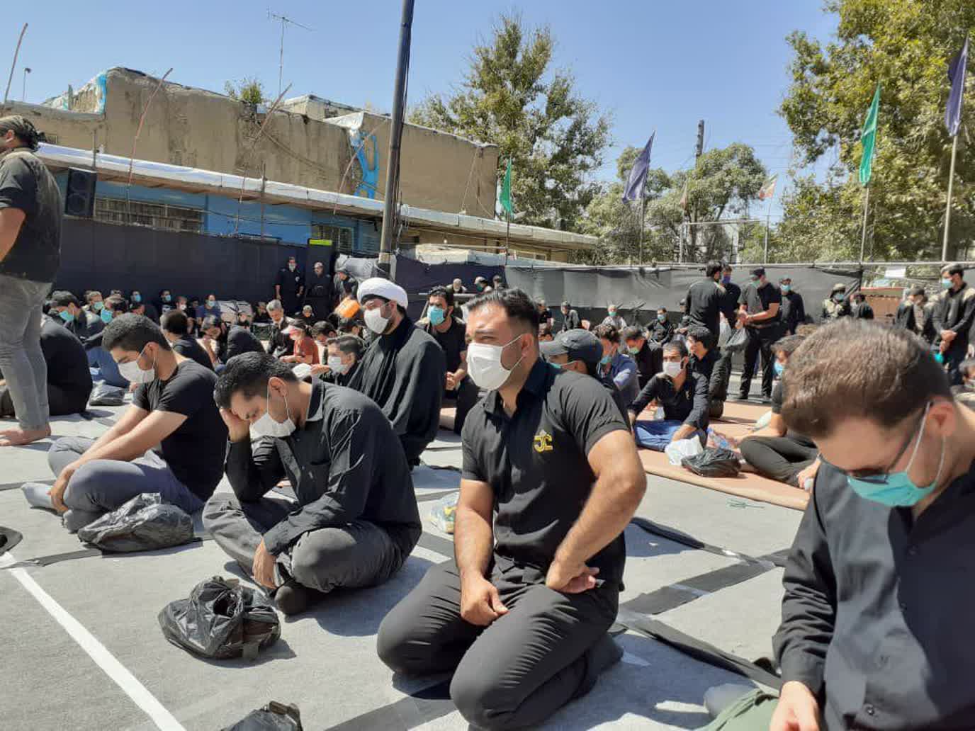 اقامه نماز ظهر عاشورا در مصلی ملایر اقامه نماز ظهر عاشورا در مصلی ملایر