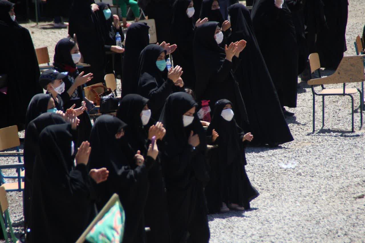 اقامه نماز ظهر عاشورا در مصلی ملایر اقامه نماز ظهر عاشورا در مصلی ملایر