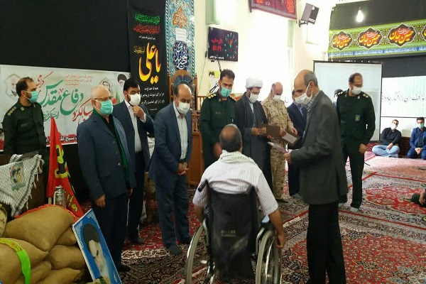 ادای احترام فرماندار ملایر به کادر درمانی و ایثارگران دفاع مقدس