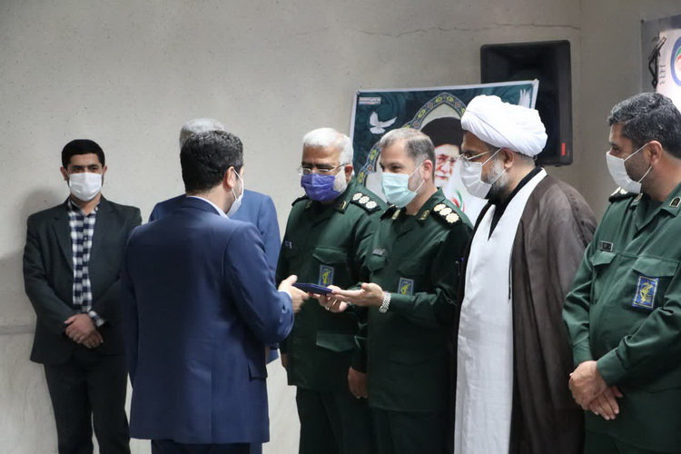 برگزاری مراسم تجلیل از مدافعان سلامت بیمارستان ولایت در ساری