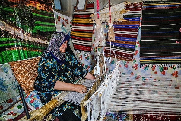 مستندات ثبت عنبران به عنوان شهر ملی گلیم ارسال شد