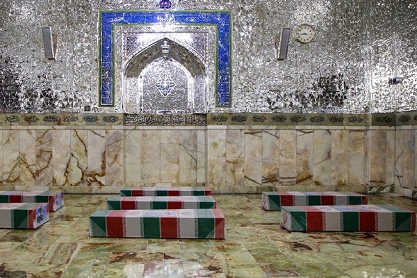 طواف نامدار گمنام در حرم امام رضا(ع) / آمدی چشممان روشن