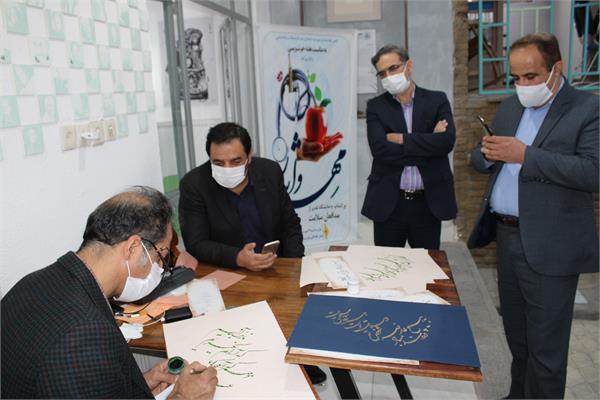اهدای ۳۰ اثر خوشنویسی به مدافعان سلامت چهارمحالوبختیاری