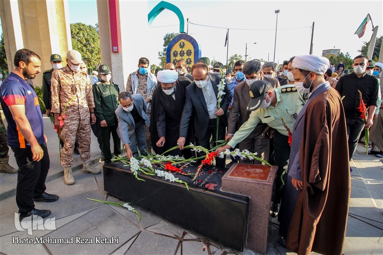 عکس| مراسم غبارروبی از مزار شهدا در باغ بهشت همدان