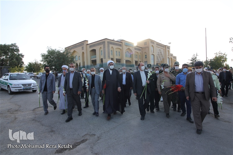 عکس| مراسم غبارروبی از مزار شهدا در باغ بهشت همدان